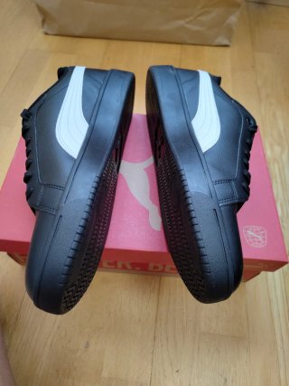 Zapatillas Puma Negras y Blancas