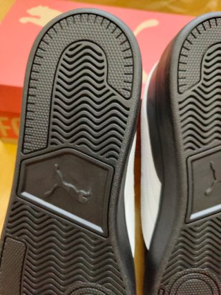 Zapatillas Puma Negras y Blancas