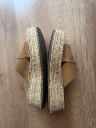 Sandalias Oysho camel