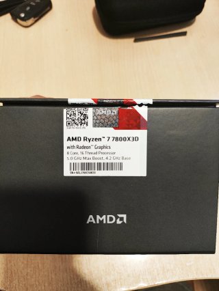 AMD Ryzen 7 7800X3D Con caja