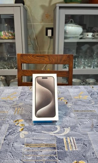 Caja iPhone 15 Pro Max Titanio Natural