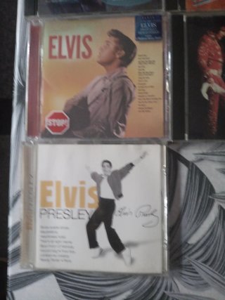 Lote 10 CDs Elvis Presley (1 de ellos libro CD)