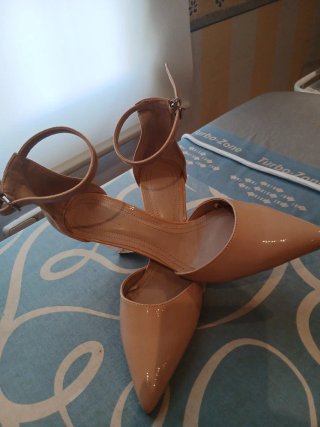 Zapatos de tacón beige mujer