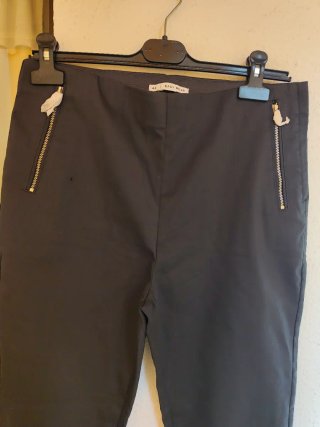 Pantalón pitillo negro talla 42