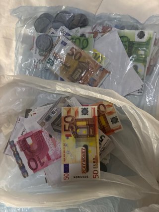 Caja registradora de juguete con dinero