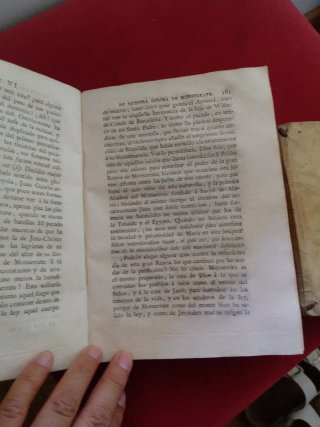 Libro antiguo de pergamino