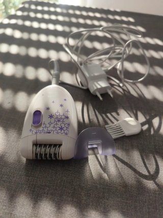 Depiladora Philips Blanca y Morada