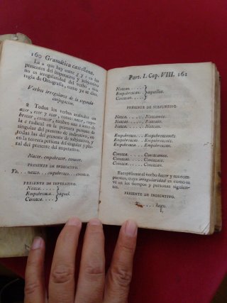 Libro antiguo de pergamino