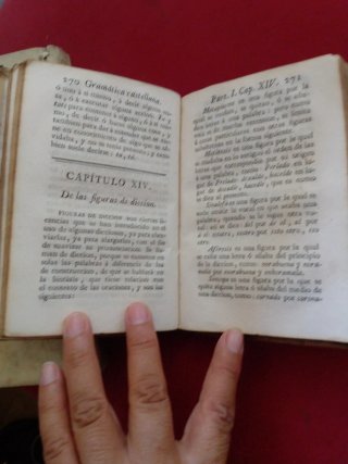 Libro antiguo de pergamino