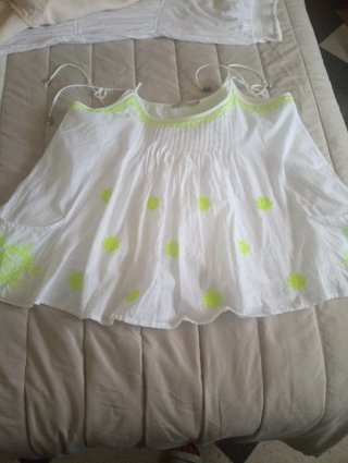 Blusa tirantes ANANY bordada verde y blanco
