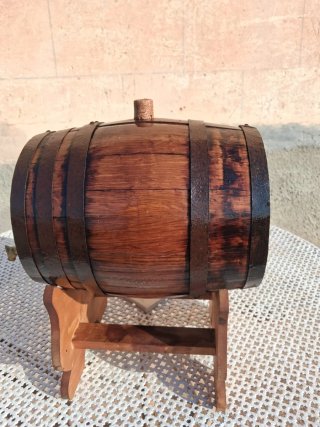 Barrica pequeña con grifo