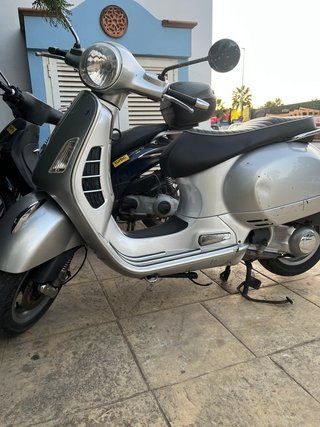 Vespa GTS 125, revisión recién hecha , sin ITV