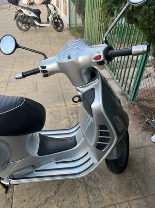 Vespa GTS 125, revisión recién hecha , sin ITV