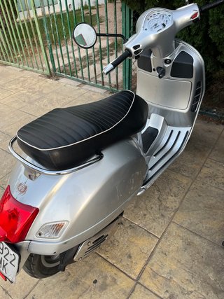 Vespa GTS 125, revisión recién hecha , sin ITV