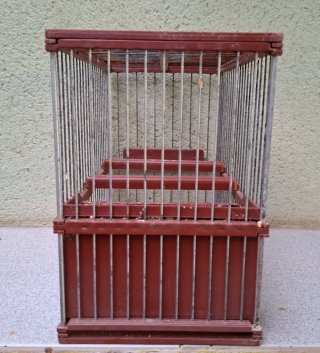 Jaula para jilguero marrón