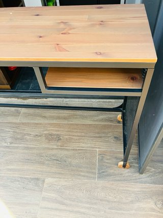 Escritorio Ikea Madera y Metal