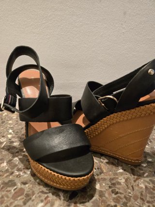 Sandalias cuña Tommy Hilfiger negras
