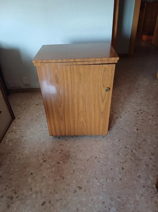 Máquina de coser Wertheim antigua en buen estado.