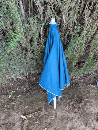 Sombrilla de playa Decathlon azul