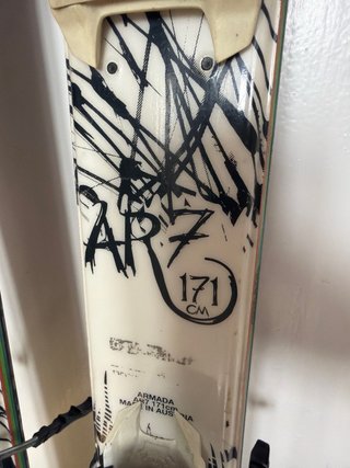 Esquís Freestyle Armada AR7 (2011)