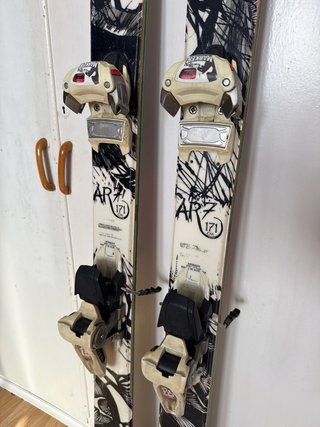 Esquís Freestyle Armada AR7 (2011)