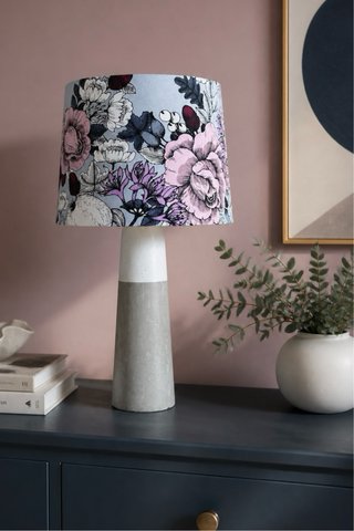 Lámpara de mesa vintage floral piedra
