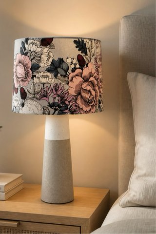 Lámpara de mesa vintage floral piedra