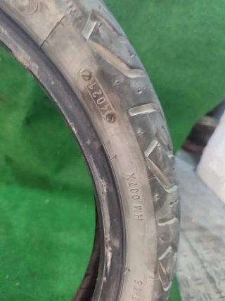 Neumático Michelin 110/70 16 52S