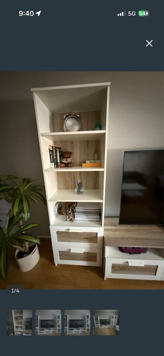 Estantería blanca y madera