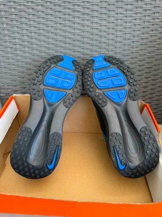 Nike Vomero 18 Game Royal HM6803-013 Talla 45 EU