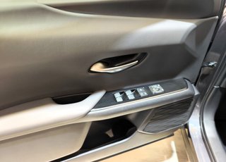 Lexus UX 250h F Sport 2023