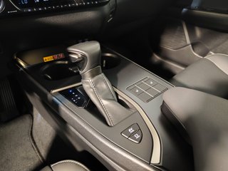 Lexus UX 250h F Sport 2023