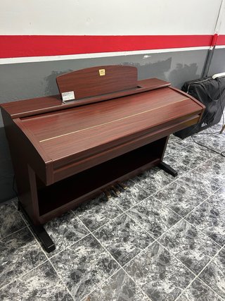 Piano Electrónico YAMAHA Clavinova Cvp-303