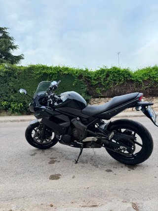Kawasaki ER6F Negra