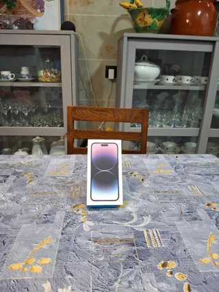 Caja iPhone 14 Pro Max morado