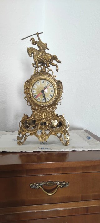 Reloj de sobremesa de bronce con jinete