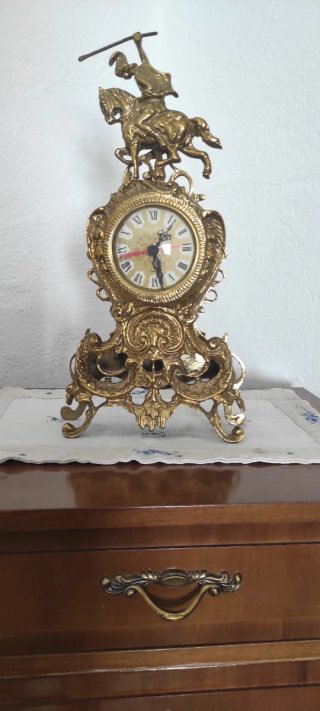 Reloj de sobremesa de bronce con jinete