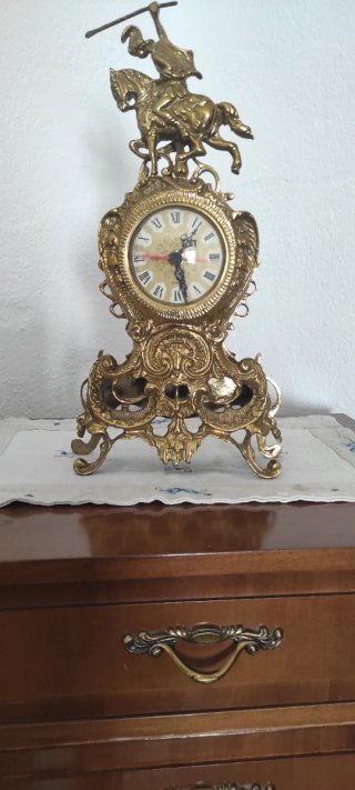 Reloj de sobremesa de bronce con jinete