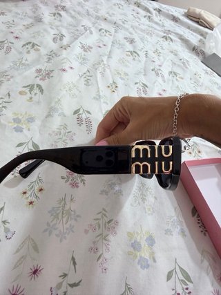 Gafas de sol Miu Miu negras