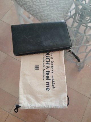 Cartera de piel grande negra