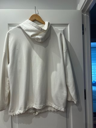 Sudadera con capucha blanca y cremallera