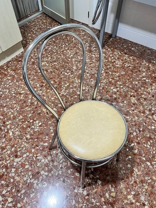 Juego 2 Sillas de cocina beige y plateadas