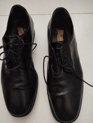 Zapatos de vestir negros Tolino hombre.