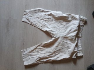 Pantalón capri beige