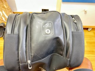 Pala Bullpadel Hack 03 + Bolso Negro