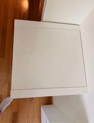 Mueble Kallax 2 cestas mimbre y patas