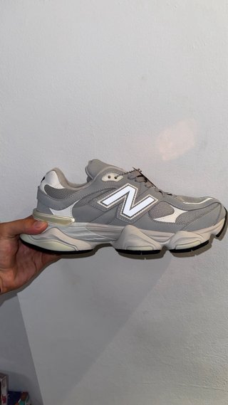 New Balance 9060 Gris y Blanco