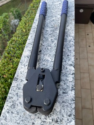 Pinza crimpatrice per reggette