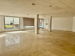 Local comercial en alquiler en La Paz en Alcalá de Guadaira