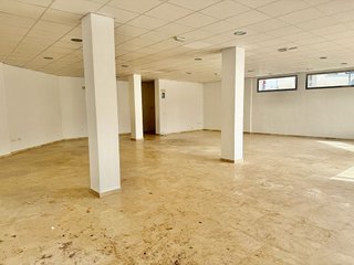 Local comercial en alquiler en La Paz en Alcalá de Guadaira